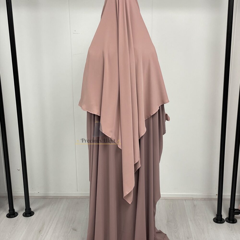 Alternative view of Amira Khimaar Short ‘Old Rose’ (Medina Silk Fabrics)