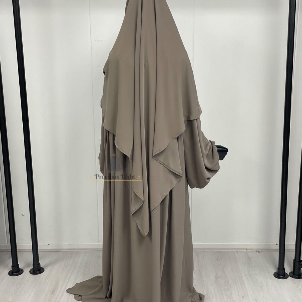 Alternative view of Amira Khimaar Short ‘Taupe’ (Medina Silk Fabrics)