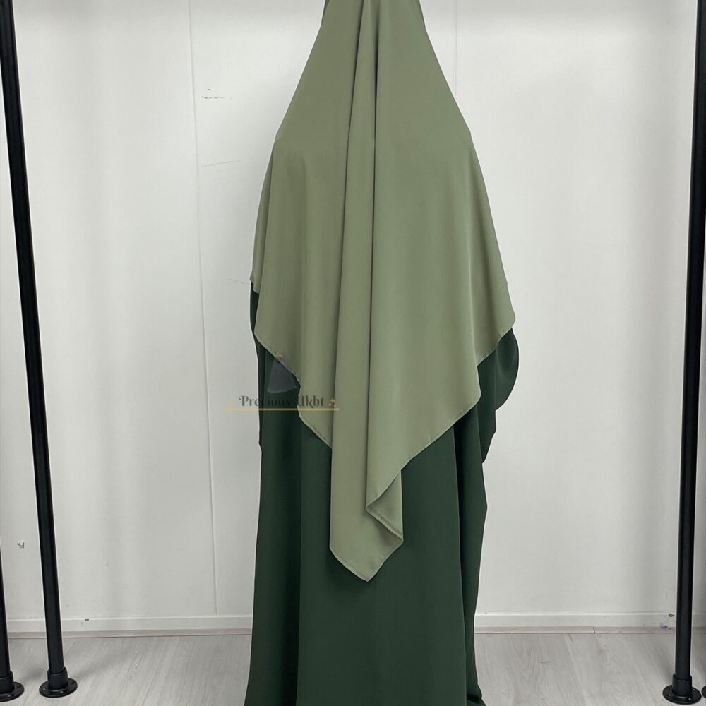 Alternative view of Amira Khimaar Short ‘Pistache’ (Medina Silk Fabrics)