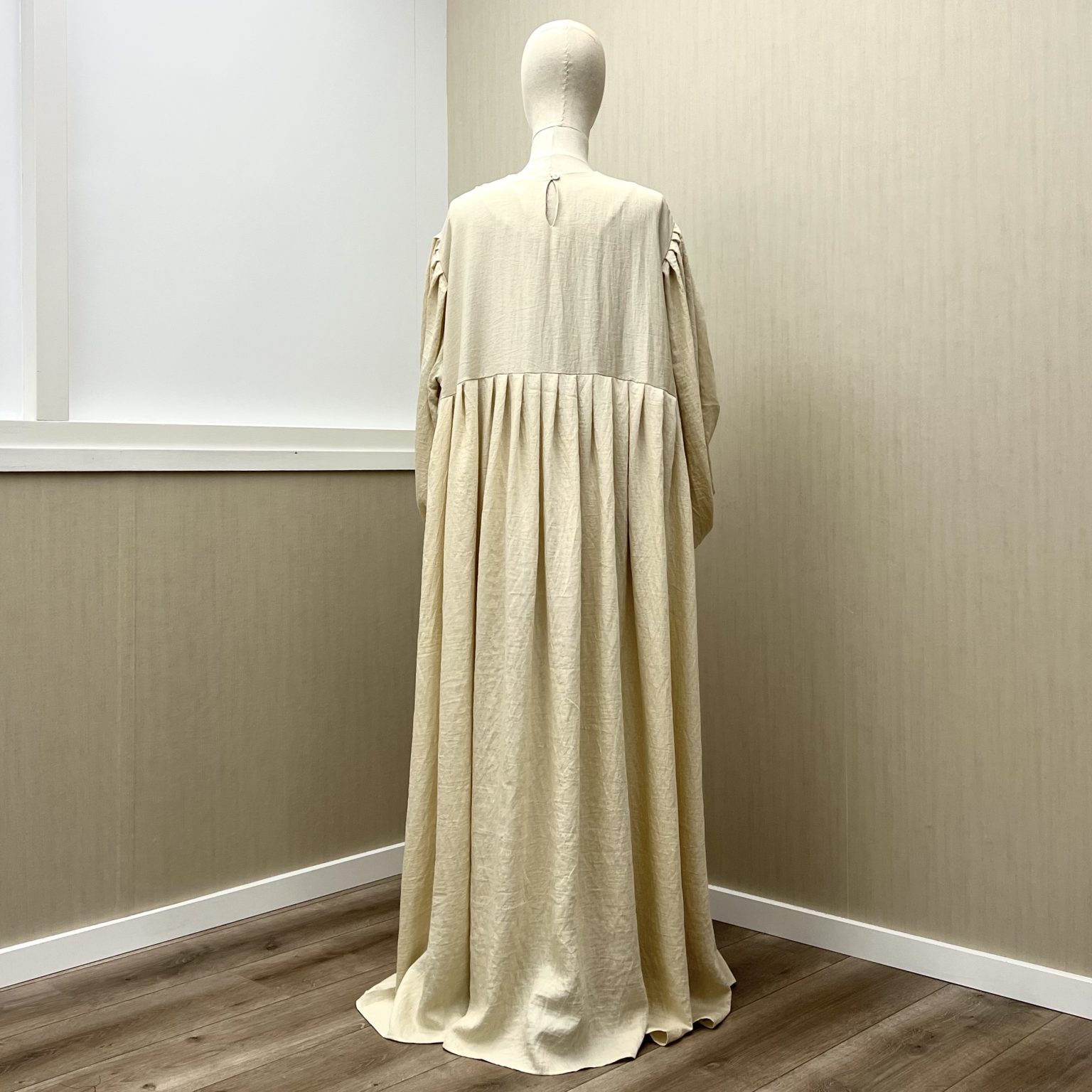 Alternative view of Aneeqah Abaya 'Beige'