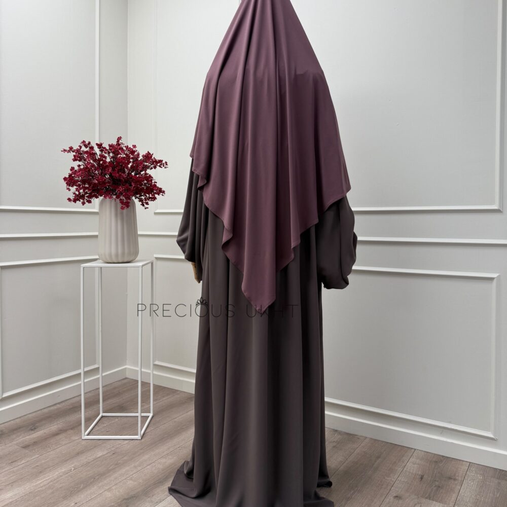 Alternative view of Amira Khimaar Short ‘Dark Mauve’ (Premium Jersey)