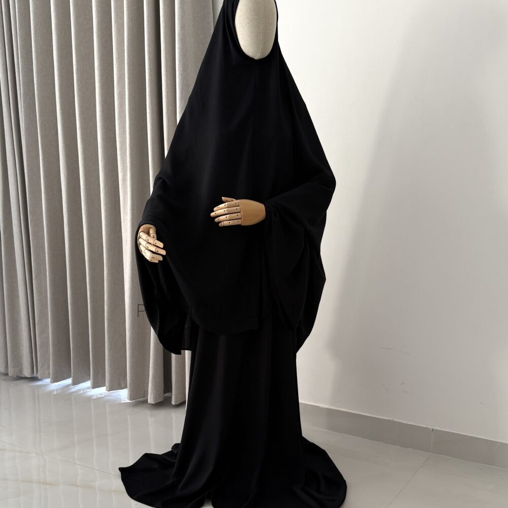 Oemayrah Medium Khimaar ‘Black'